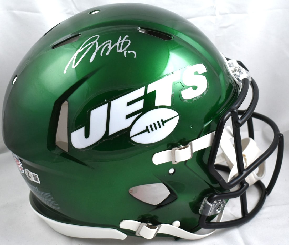 Signed Jets Speed Authentic Helmet Davante Adams Beckett Holo: Signed Jets Speed Authentic Helmet Davante Adams Beckett Holo This is a pre-owned New York Jets full-size Speed Authentic helmet signed by football player Davante Adams. The helmet is an original item