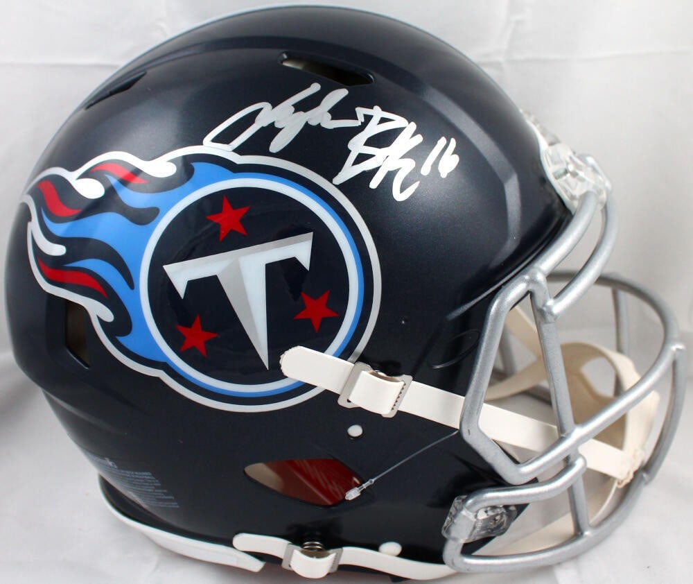 Treylon Burks autographed Tennessee Titans speed helmet Beckett hologram: Treylon Burks autographed Tennessee Titans speed helmet Beckett hologram This is a pre-owned Tennessee Titans full-size Speed Authentic helmet autographed by Treylon Burks. The signature has been auth