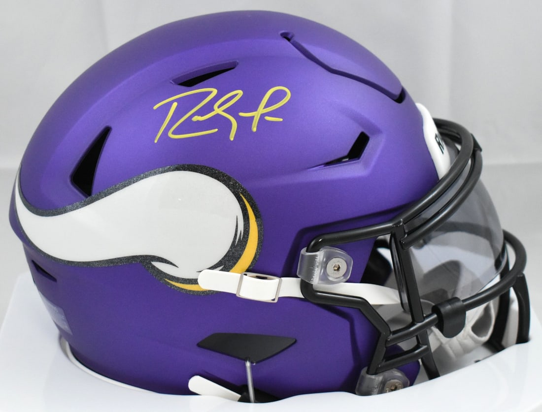 Minnesota Vikings Randy Moss autographed SpeedFlex helmet Beckett W hologram: Minnesota Vikings Randy Moss autographed SpeedFlex helmet Beckett W hologram This is a pre-owned Minnesota Vikings mid-size SpeedFlex helmet signed by Randy Moss. The helmet features an original autog