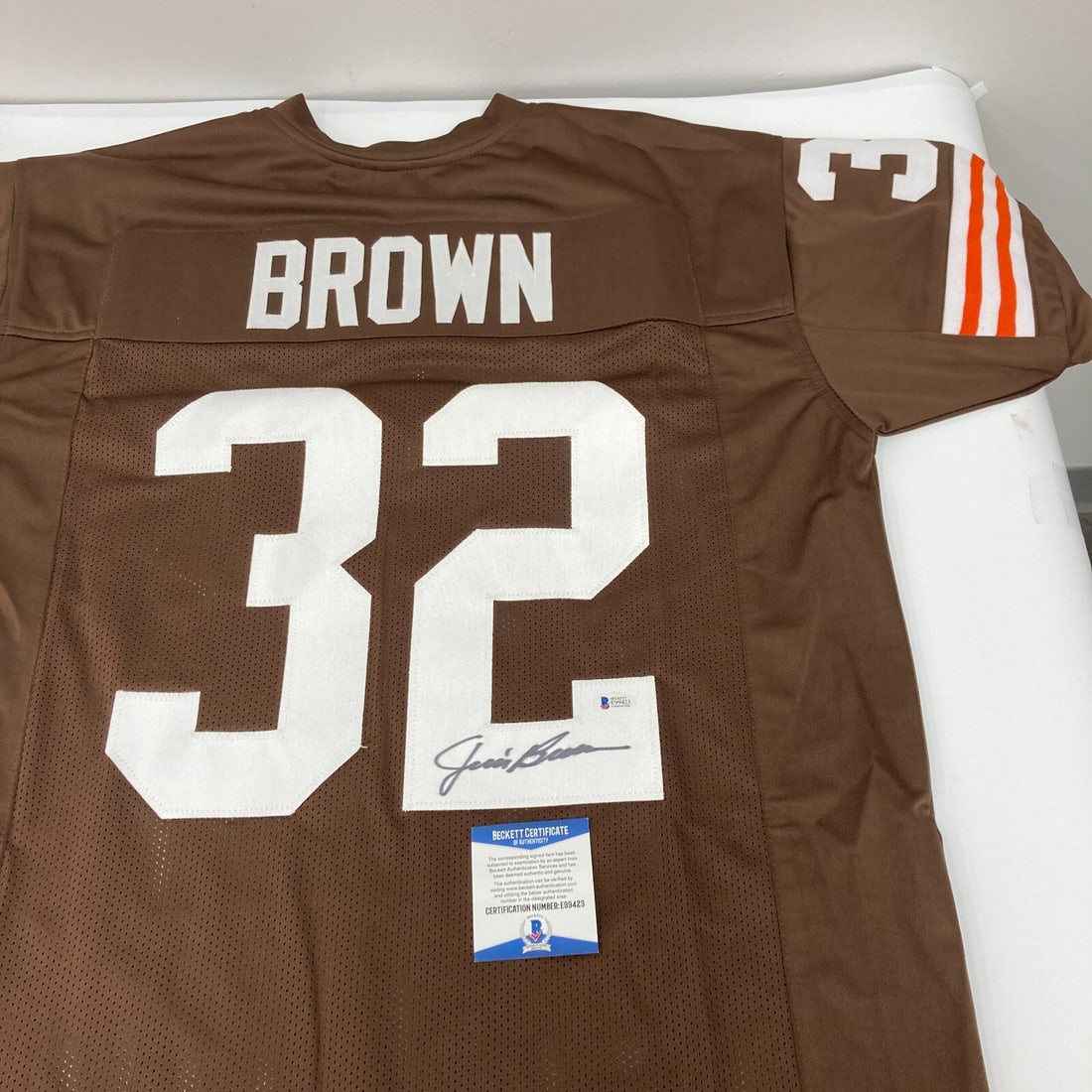 Jim Brown Signed Cleveland Browns Jersey Beckett Authenticated: Jim Brown Signed Cleveland Browns Jersey Beckett Authenticated Celebrate the legacy of football legend Jim Brown with this signed Cleveland Browns jersey. This authentic jersey features Jim Brown's si