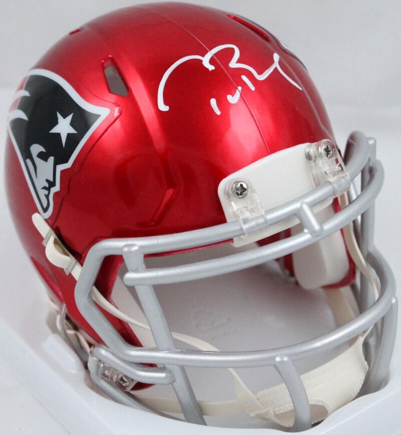 Tom Brady autographed Patriots Flash Speed mini helmet Fanatics LOA: Tom Brady autographed Patriots Flash Speed mini helmet Fanatics LOA This is a pre-owned New England Patriots Flash Speed mini helmet signed by Tom Brady. The autograph is authenticated by Fanatics Aut