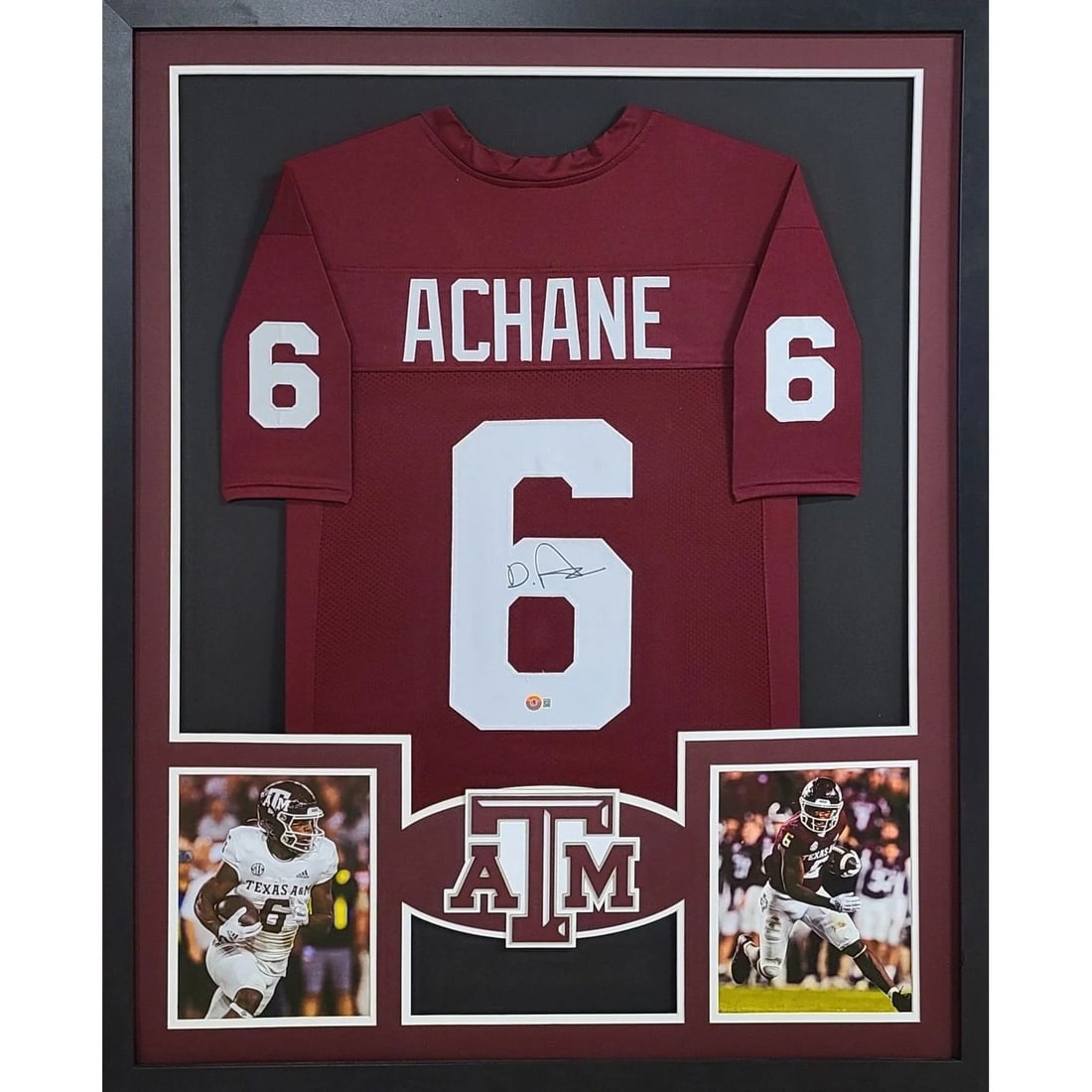 Beckett authenticated framed De'Von Achane autographed Texas A&M jersey: Beckett authenticated framed De'Von Achane autographed Texas A&M jersey This is a framed Texas A&M jersey autographed by De'Von Achane. The jersey has been authenticated by Beckett and includes a tamp