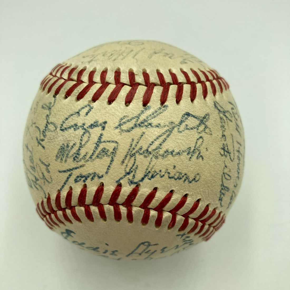 1949 St. Louis Cardinals Signed Baseball JSA Authenticated 32 Signatures: 1949 St. Louis Cardinals Signed Baseball JSA Authenticated 32 Signatures This 1949 St. Louis Cardinals Team Signed National League Baseball features the autographs of 32 legendary players, including H