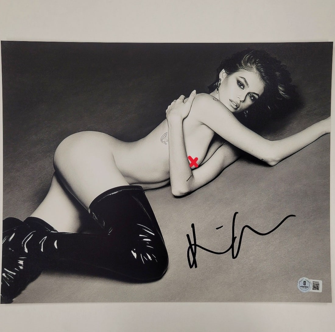 11x14 Photograph Signed by Kaia Gerber with Beckett Authentication: 11x14 Photograph Signed by Kaia Gerber with Beckett Authentication This is an original 11x14 photograph signed by actress and model Kaia Gerber. The autograph is authenticated by Beckett and the item 