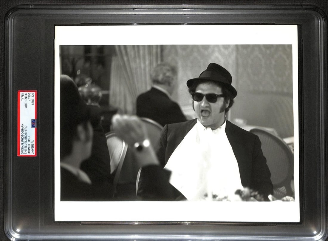 PSA Slabbed Type 1 Blues Brothers John Belushi 8x10 Photo: PSA Slabbed Type 1 Blues Brothers John Belushi 8x10 Photo This is an original Type 1 black-and-white production photograph from the classic film The Blues Brothers, featuring John Belushi in character