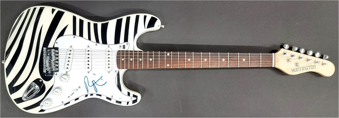 Robin Thicke Autographed Electric Guitar Blurred Lines JSA Certified: Robin Thicke Autographed Electric Guitar Blurred Lines JSA Certified This electric guitar, signed by Robin Thicke, features the iconic artist's autograph, authenticated by James Spence Authentication 