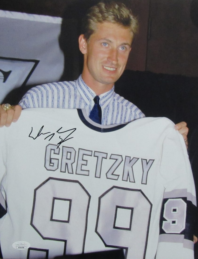 Wayne Gretzky HOF Autographed 11x14 Photo Los Angeles Kings JSA Certified: Wayne Gretzky HOF Autographed 11x14 Photo Los Angeles Kings JSA Certified This stunning 11x14 photo captures Wayne Gretzky, a Hall of Fame hockey player, in action with the Los Angeles Kings. Authenti