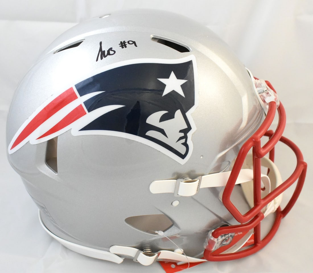 Patriots Speed Authentic Helmet Signed by Kayshon Boutte with Beckett Hologram: Patriots Speed Authentic Helmet Signed by Kayshon Boutte with Beckett Hologram This is a pre-owned New England Patriots full-size Speed Authentic helmet autographed by Kayshon Boutte. The signature is
