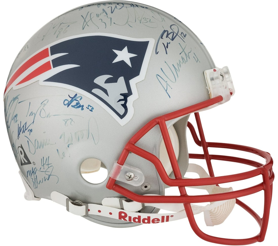 2001 New England Patriots Team Signed Helmet Tom Brady JSA LOA: 2001 New England Patriots Team Signed Helmet Tom Brady JSA LOA Celebrate the legacy of the 2001 New England Patriots with this authentic team-signed helmet, featuring the signatures of forty key membe