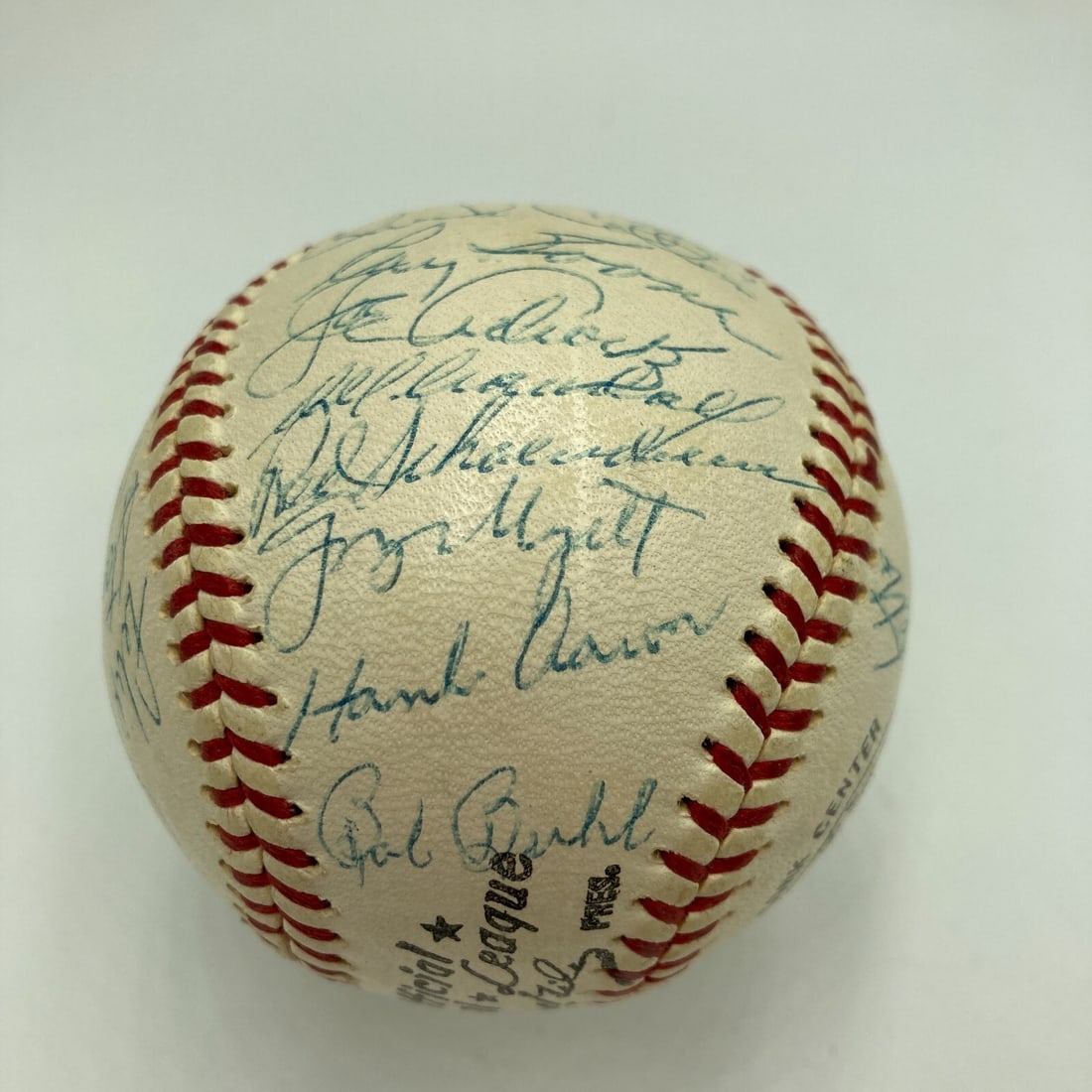 Hank Aaron 1960 Milwaukee Braves Team Signed Baseball COA 28 Signatures: Hank Aaron 1960 Milwaukee Braves Team Signed Baseball COA 28 Signatures This is a stunning, original 1960 Milwaukee Braves team signed baseball featuring the legendary Hank Aaron. This collectible bas