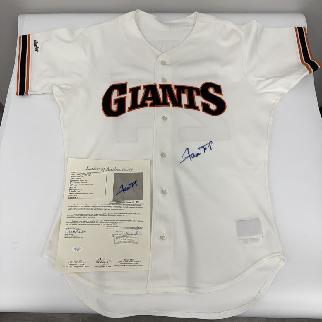 Willie Mays Signed San Francisco Giants 1989 Jersey JSA Authenticated: Willie Mays Signed San Francisco Giants 1989 Jersey JSA Authenticated This is an authentic 1989 San Francisco Giants jersey signed by the legendary Willie Mays. The jersey, produced by Rawlings and in