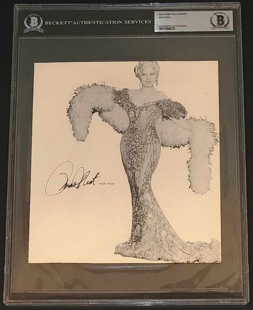 Mae West Beckett Authenticated Signed 7x8 Inch Hollywood Photograph (1 of 2)