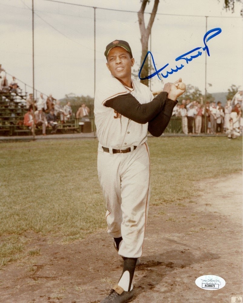 Vintage Willie Mays 8x10 Photo New York Giants JSA Signed: Vintage Willie Mays 8x10 Photo New York Giants JSA Signed This is an original 8x10 photo autographed by Willie Mays, legendary player for the New York Giants. The autograph has been authenticated by J