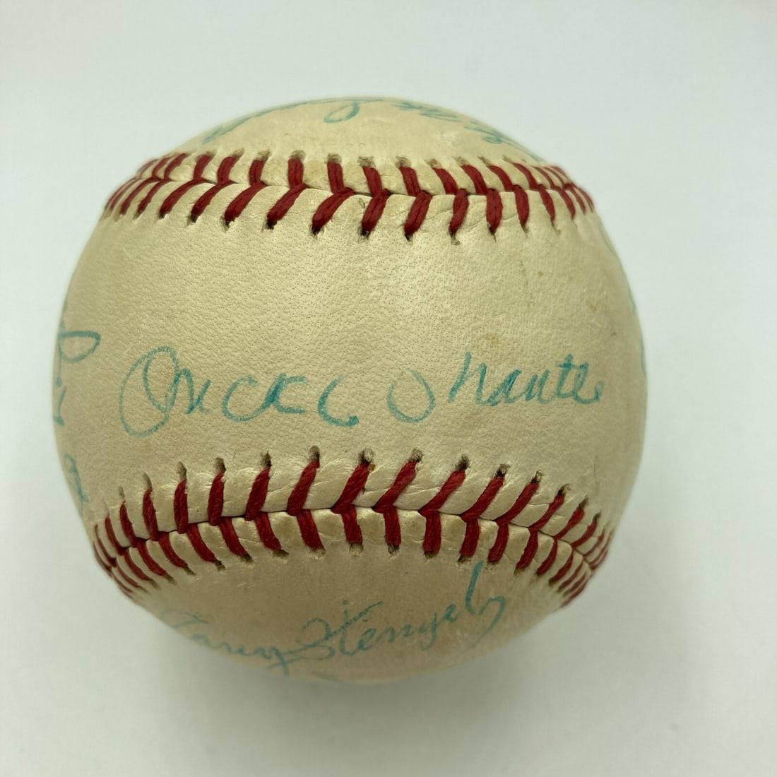 1960 Yankees Team Signed Baseball with 13 Signatures JSA COA: 1960 Yankees Team Signed Baseball with 13 Signatures JSA COA Celebrate the legacy of the 1960 New York Yankees with this authentic team-signed baseball featuring 13 notable signatures, including baseb