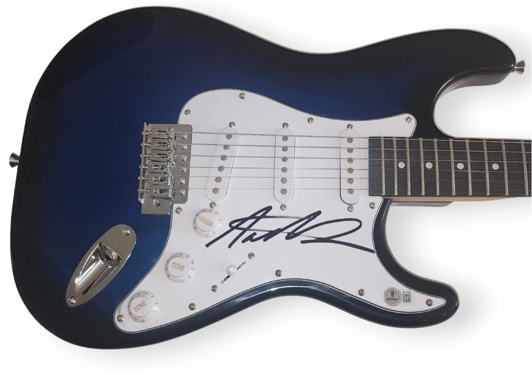 Nathaniel Rateliff Signed Electric Guitar with Beckett Authentication: Nathaniel Rateliff Signed Electric Guitar with Beckett Authentication This is an original autographed electric guitar signed by Nathaniel Rateliff, a talented musician known for his soulful sound. The