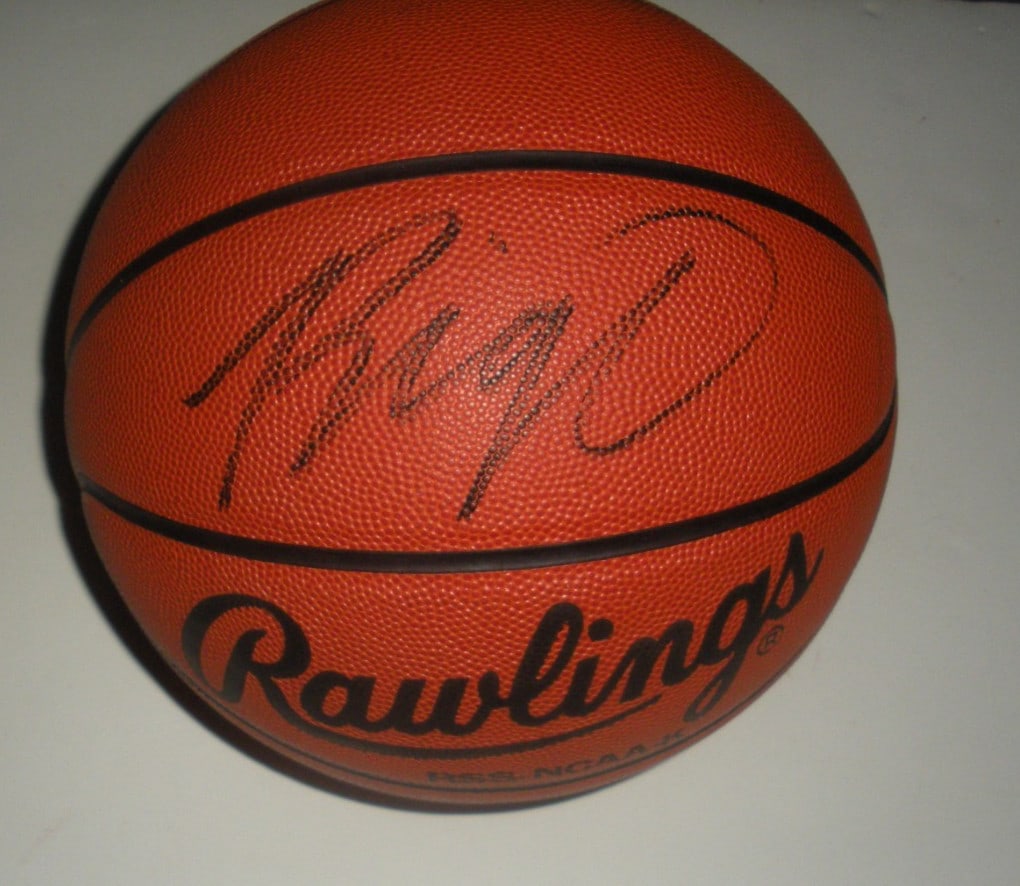 Signed Basketball by Jack Twyman and Oscar Robertson with COA Cincinnati Royals: Signed Basketball by Jack Twyman and Oscar Robertson with COA Cincinnati Royals This is an original basketball signed by Jack Twyman and Oscar Robertson from the Cincinnati Royals. The item comes with