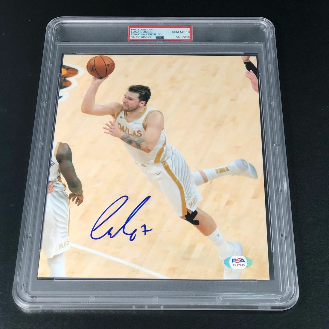 Luka Doncic Signed 8x10 Photo PSA/DNA Auto 10 Gem Mint: Luka Doncic Signed 8x10 Photo PSA/DNA Auto 10 Gem Mint This is an 8x10 professionally printed photo autographed by Luka Doncic, the star player of the Dallas Mavericks. The autograph has been authenti