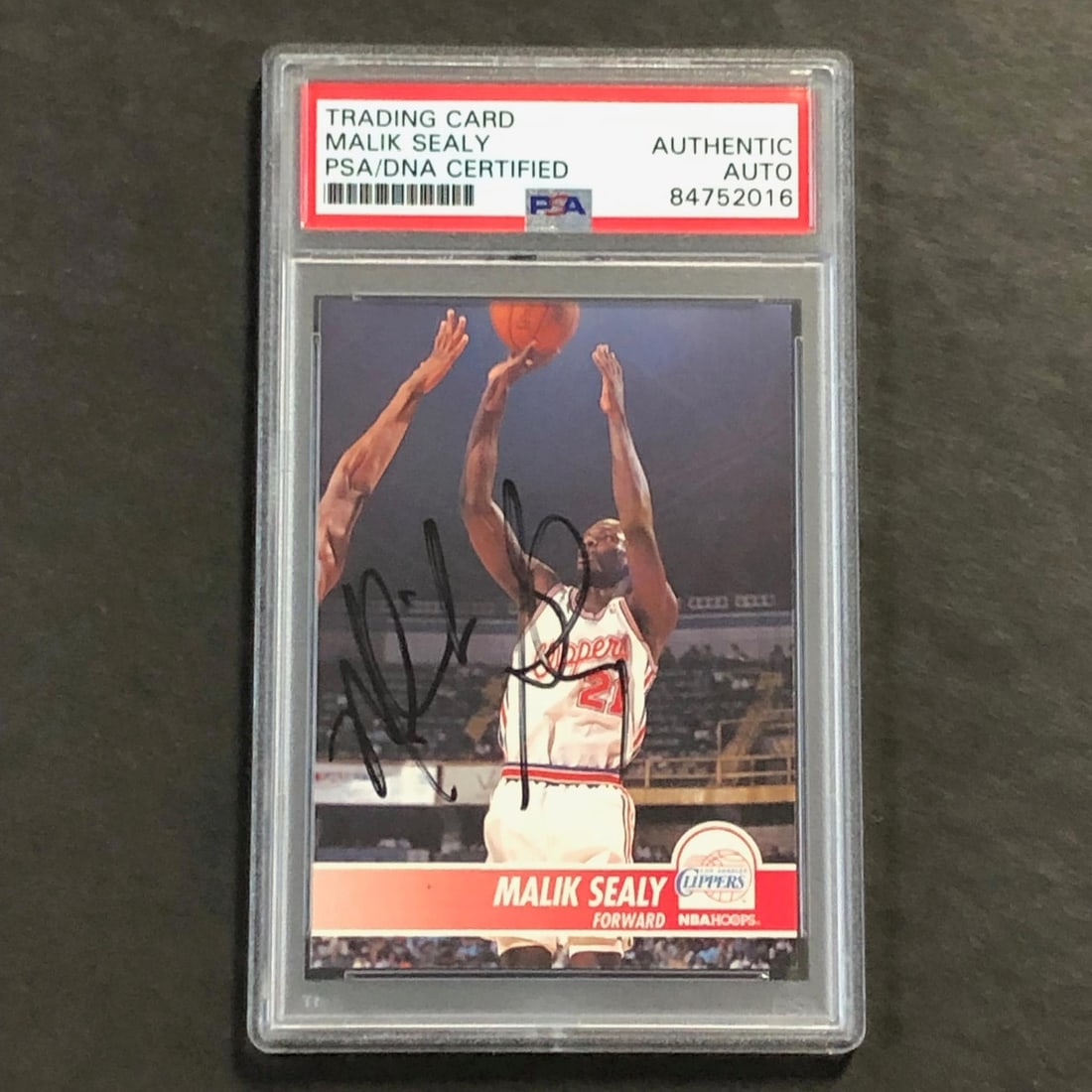 1993-94 NBA Hoops #337 Malik Sealy Signed Card PSA Authenticated Clippers (1 of 2)