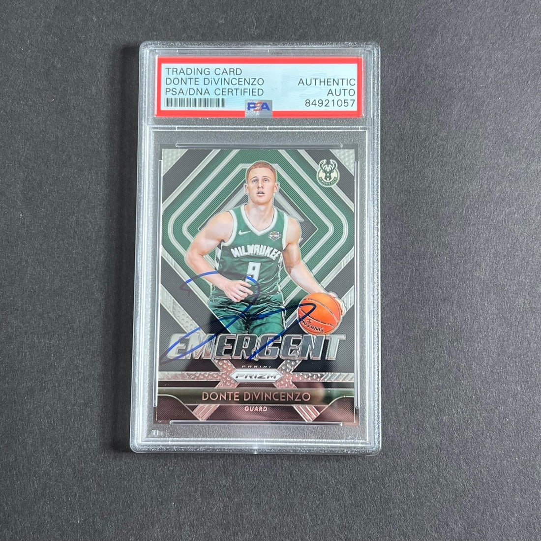 2018 Panini Prizm #17 Donte DiVincenzo Signed Card PSA/DNA Bucks: 2018 Panini Prizm #17 Donte DiVincenzo Signed Card PSA/DNA Bucks This listing features a 2018 Panini Prizm #17 trading card signed by Donte DiVincenzo, a notable player for the Milwaukee Bucks. The au