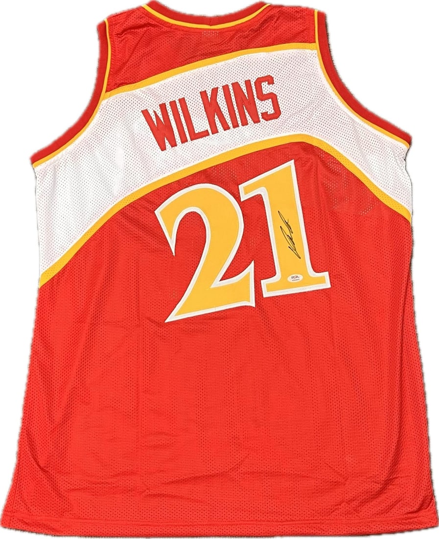 Dominique Wilkins Autographed Jersey PSA/DNA Atlanta Hawks Original: Dominique Wilkins Autographed Jersey PSA/DNA Atlanta Hawks Original This is an original, stitched basketball jersey signed by the legendary Dominique Wilkins, a prominent player for the Atlanta Hawks.