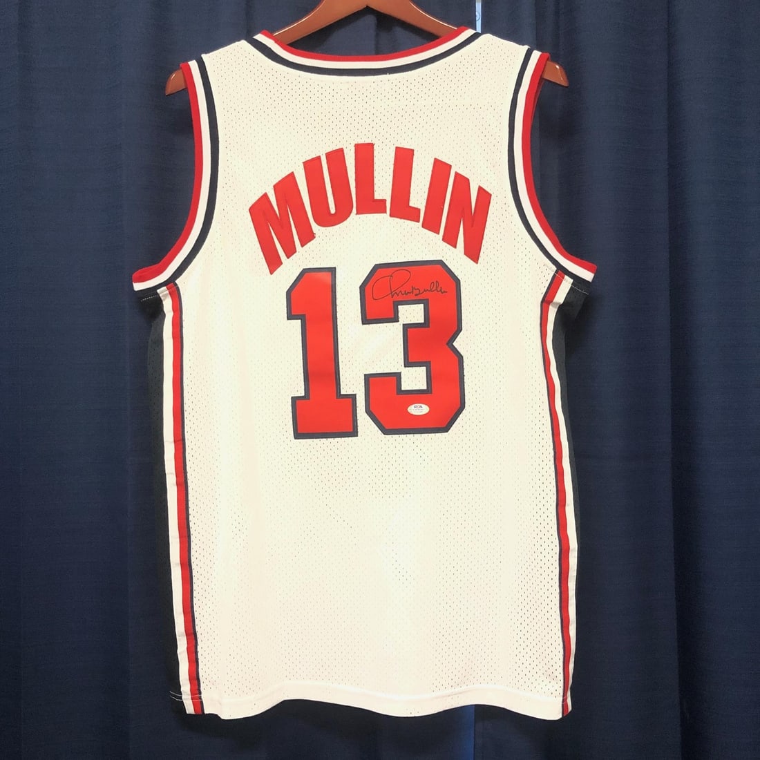 PSA DNA authenticated Chris Mullin Team USA signed basketball jersey: PSA DNA authenticated Chris Mullin Team USA signed basketball jersey This basketball jersey is autographed by Chris Mullin, a renowned member of Team USA's Dream Team and the Golden State Warriors. Th