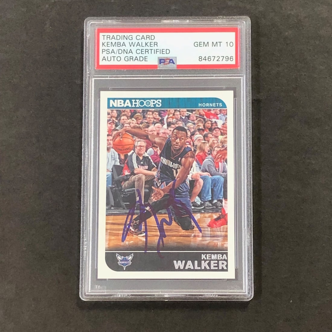 2014-15 NBA Hoops #83 Kemba Walker Signed Card PSA/DNA Authentic (1 of 2)