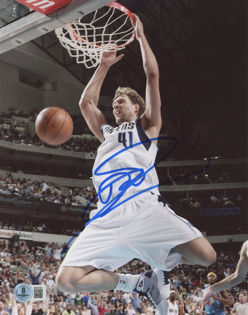 Dirk Nowitzki Signed 8x10 Dallas Mavericks Photo Beckett Authenticated (1 of 1)