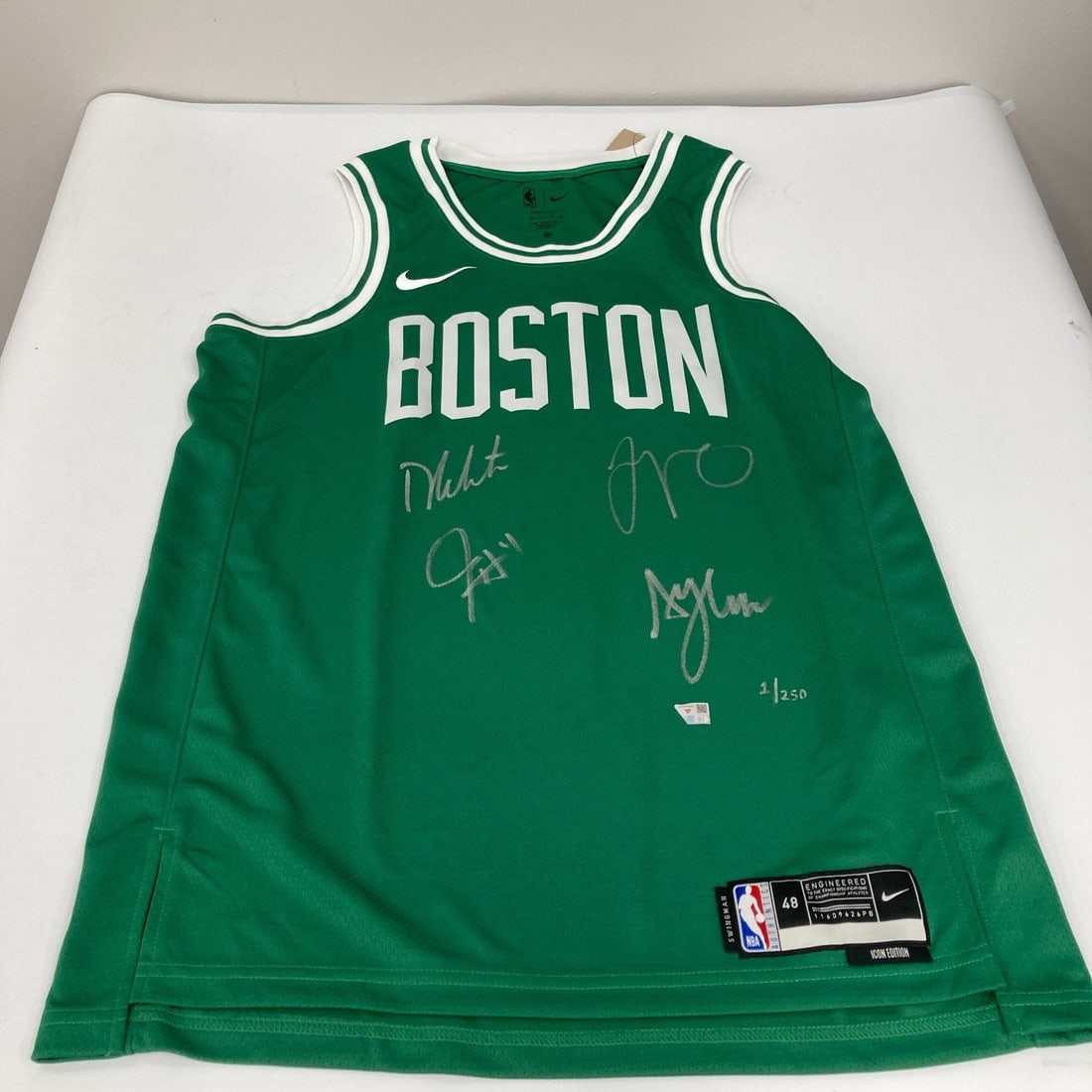Boston Celtics 2023-24 Champs Signed Fanatics Jersey Jayson Tatum: Boston Celtics 2023-24 Champs Signed Fanatics Jersey Jayson Tatum This is a 2023-24 Boston Celtics NBA Champions team-signed jersey featuring signatures from Jayson Tatum, Derrick White, Jrue Holiday,