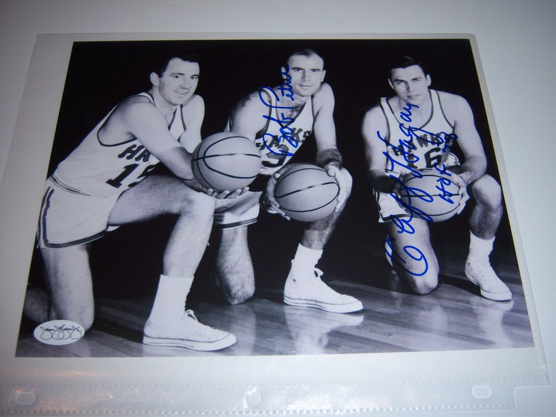 Autographed 8x10 Hawks Photograph Bob Pettit Cliff Hagan JSA COA: Autographed 8x10 Hawks Photograph Bob Pettit Cliff Hagan JSA COA This is an original 8x10 photo featuring Bob Pettit and Cliff Hagan of the Hawks, autographed by both players. The photo is authenticat
