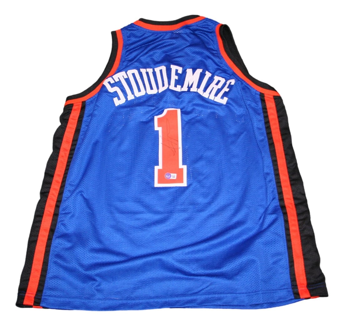 Amar'e Stoudemire Signed New York Knicks Jersey BAS Authenticated: Amar'e Stoudemire Signed New York Knicks Jersey BAS Authenticated This is an original New York Knicks jersey autographed by Amar'e Stoudemire, a celebrated player in the world of basketball. The jerse