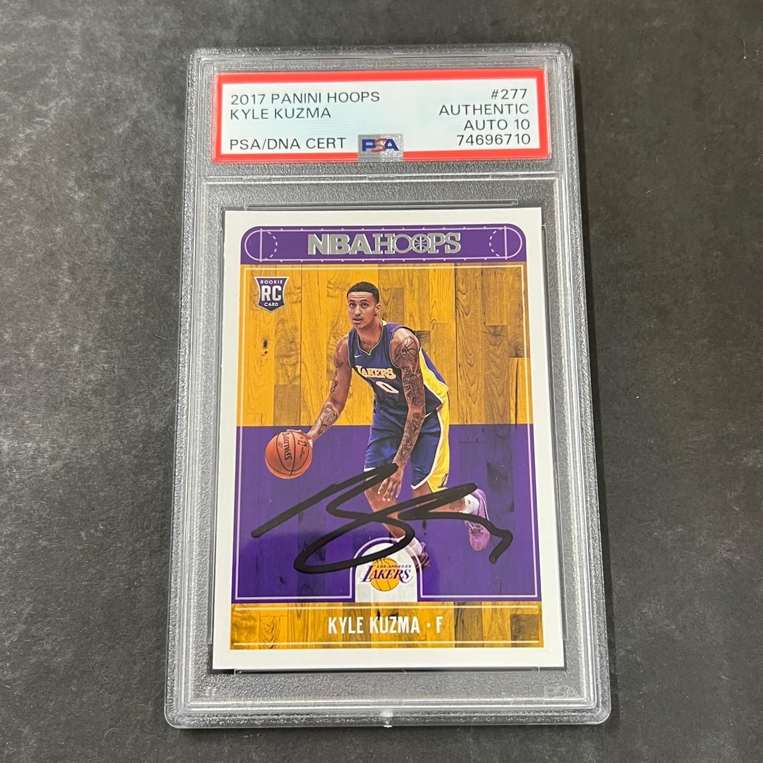 Kyle Kuzma PSA DNA autographed 2017 18 NBA Hoops RC #277 Lakers (1 of 2)