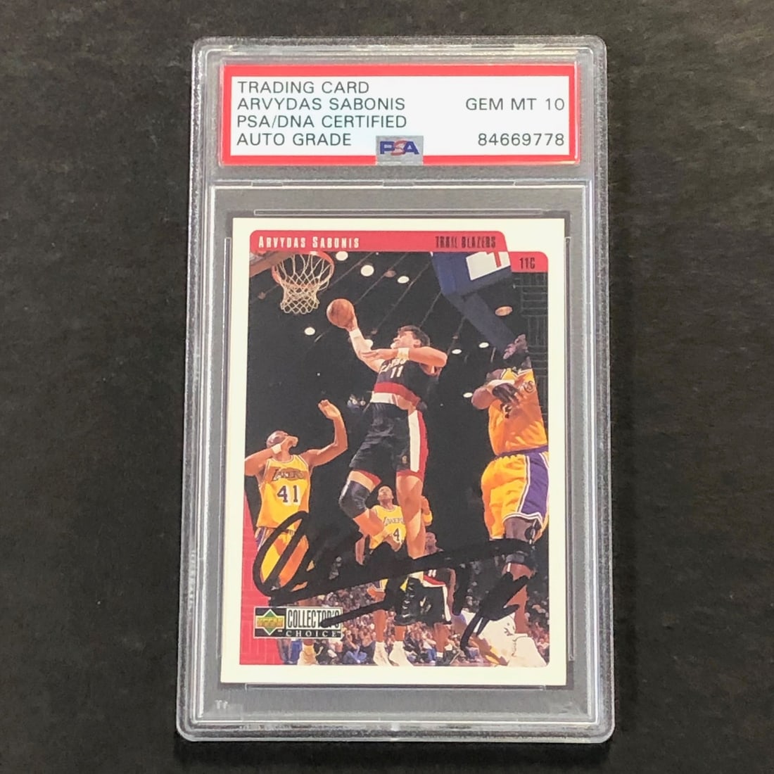1997-98 Upper Deck #116 Arvydas Sabonis Signed Card PSA/DNA Authenticated: 1997-98 Upper Deck #116 Arvydas Sabonis Signed Card PSA/DNA Authenticated This 1997-98 Upper Deck #116 card features the signature of Arvydas Sabonis, a notable player for the Portland Trail Blazers. 