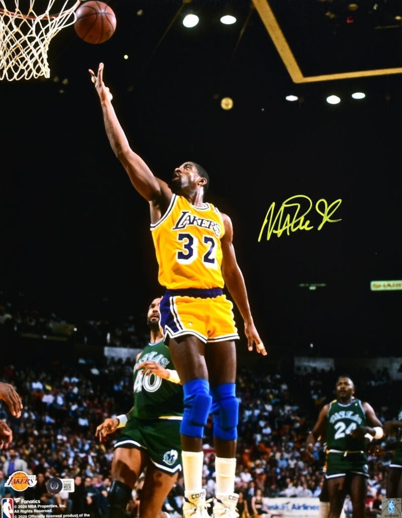 Magic Johnson signed Lakers 16x20 layup photo Beckett holo (1 of 10)