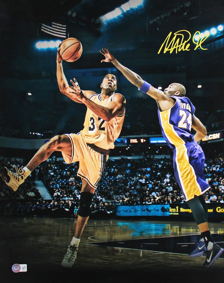 Magic Johnson Signed 16x20 Photo vs Kobe BAS Witnessed Lakers: Magic Johnson Signed 16x20 Photo vs Kobe BAS Witnessed Lakers This stunning 16x20 photo features Magic Johnson of the Los Angeles Lakers in a dynamic vs. Kobe custom art design. Personally signed by M