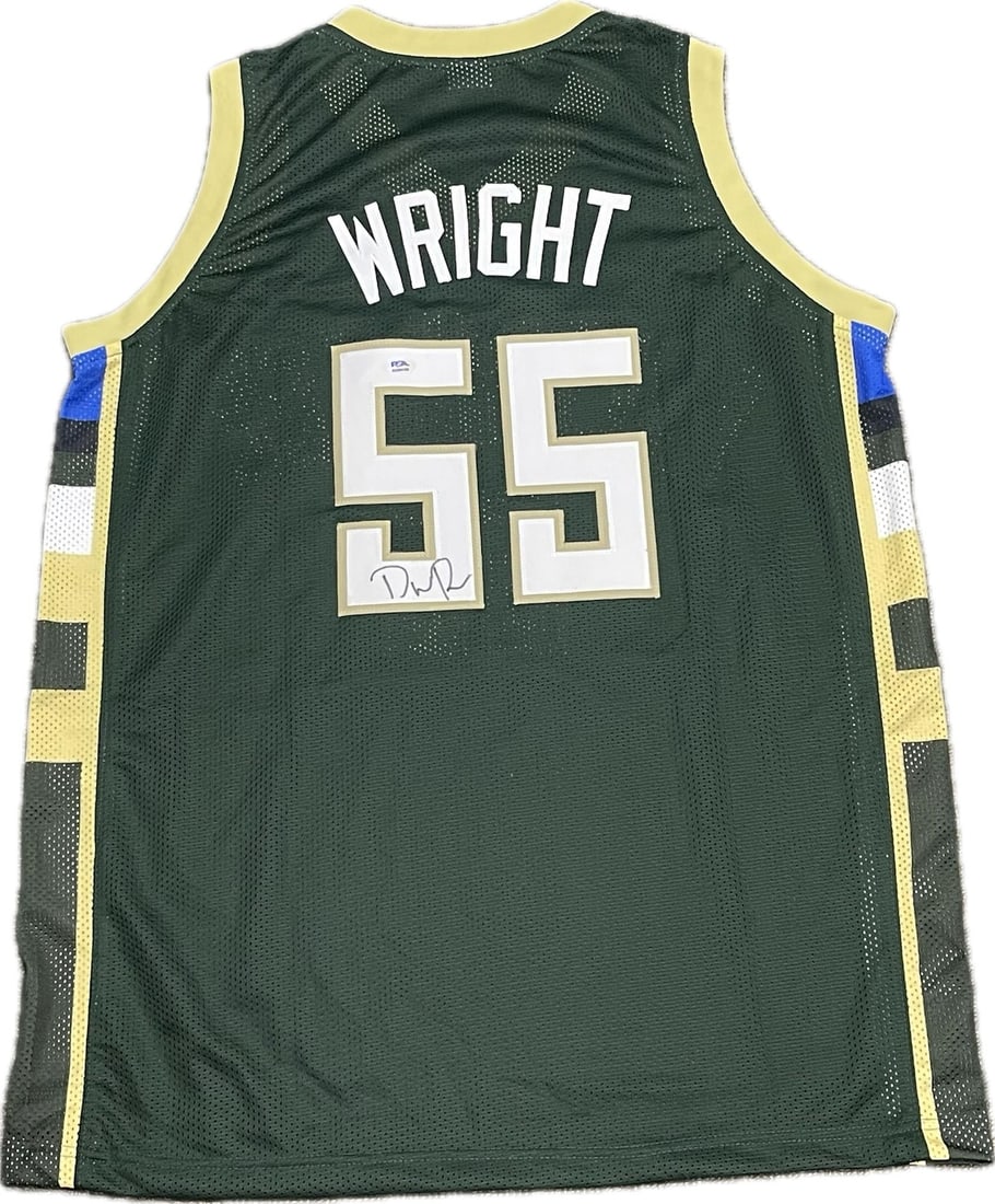 Delon Wright Autographed Jersey PSA Milwaukee Bucks Collectible: Delon Wright Autographed Jersey PSA Milwaukee Bucks Collectible This is a pre-owned jersey autographed by Delon Wright, a notable player for the Milwaukee Bucks. The signature has been authenticated b