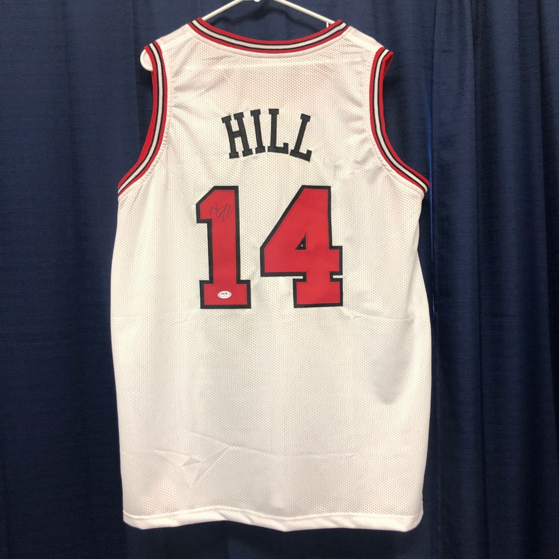 Malcolm Hill Chicago Bulls Autographed Jersey PSA/DNA Certified: Malcolm Hill Chicago Bulls Autographed Jersey PSA/DNA Certified Elevate your sports memorabilia collection with this original autographed jersey of Malcolm Hill from the Chicago Bulls. This stitched j