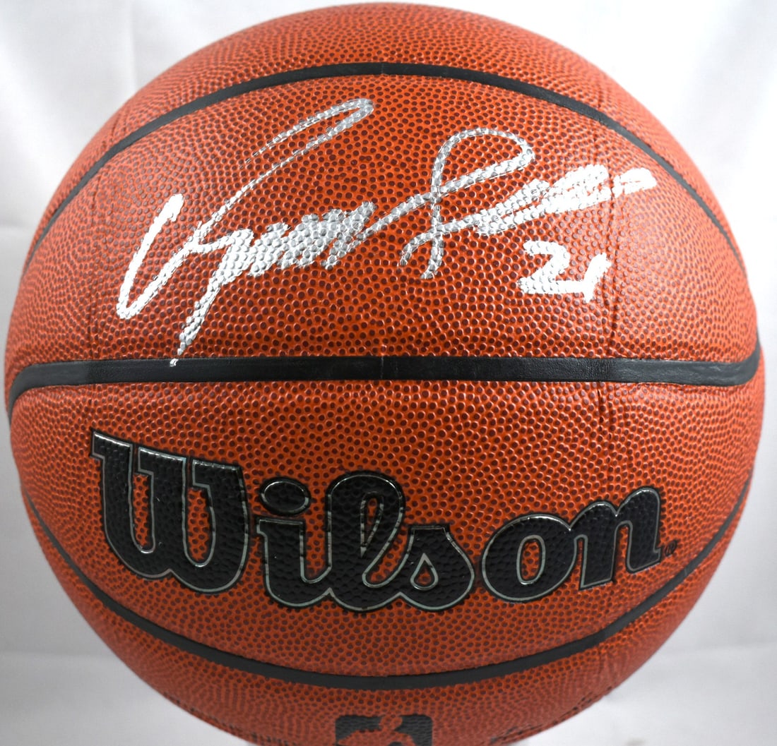 Autographed Wilson NBA Basketball Dominique Wilkins Beckett Holo (1 of 3)