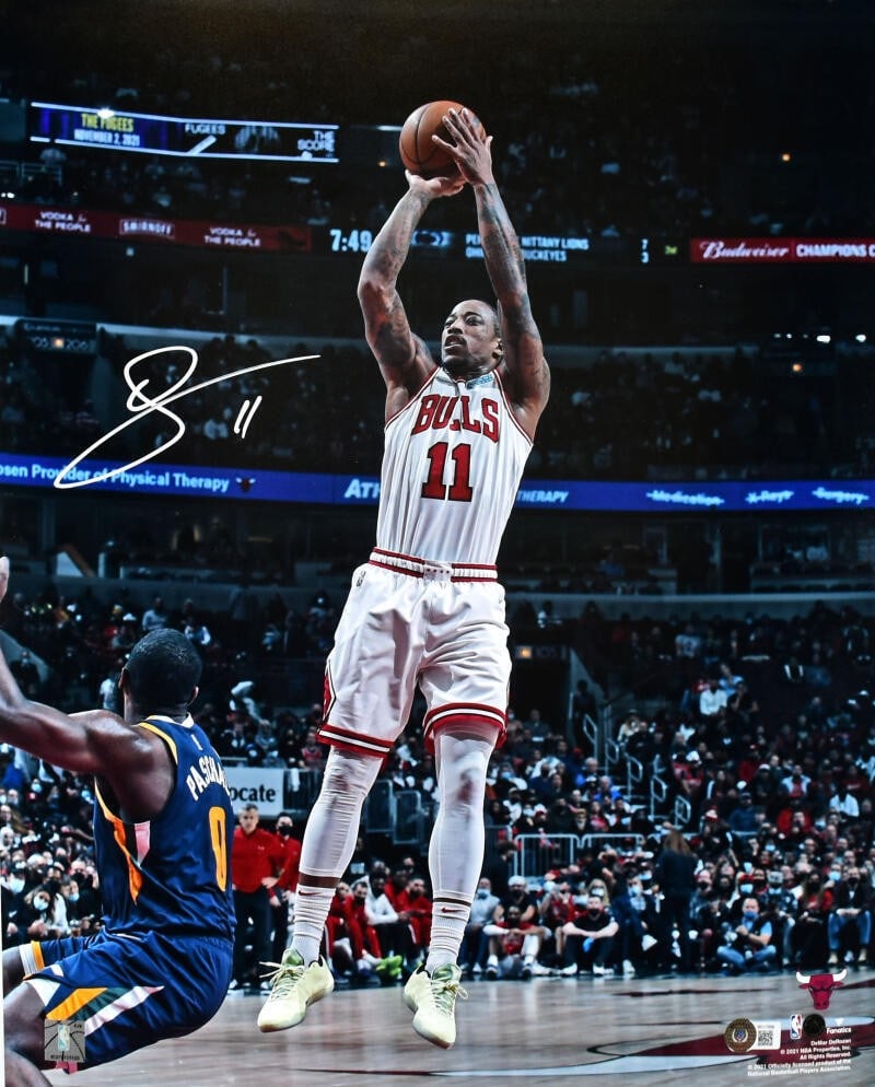 DeMar DeRozan signed Chicago Bulls 16x20 basketball photo Beckett hologram (1 of 11)