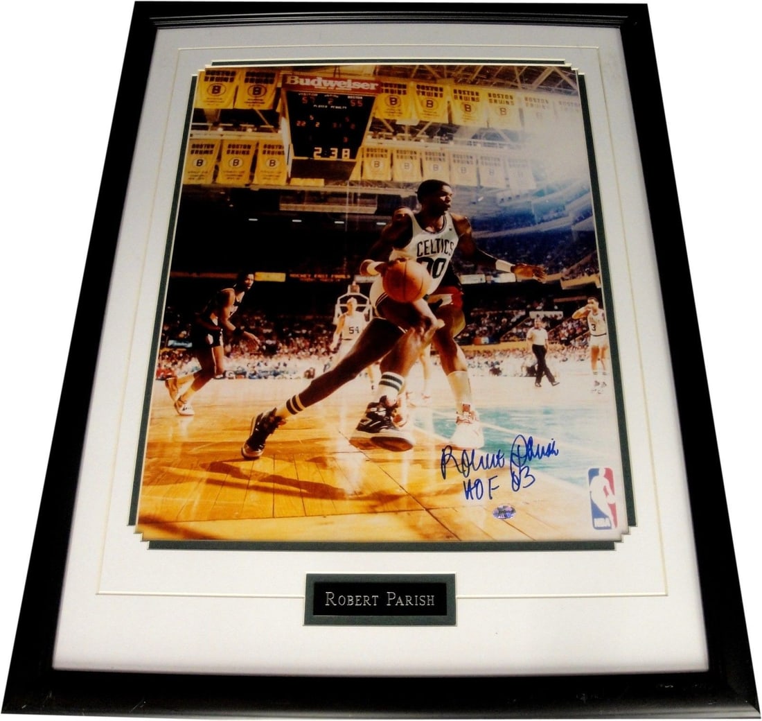 Framed 16x20 Robert Parish Signed Photo with Hall Of Fame Sports Authentication (1 of 3)