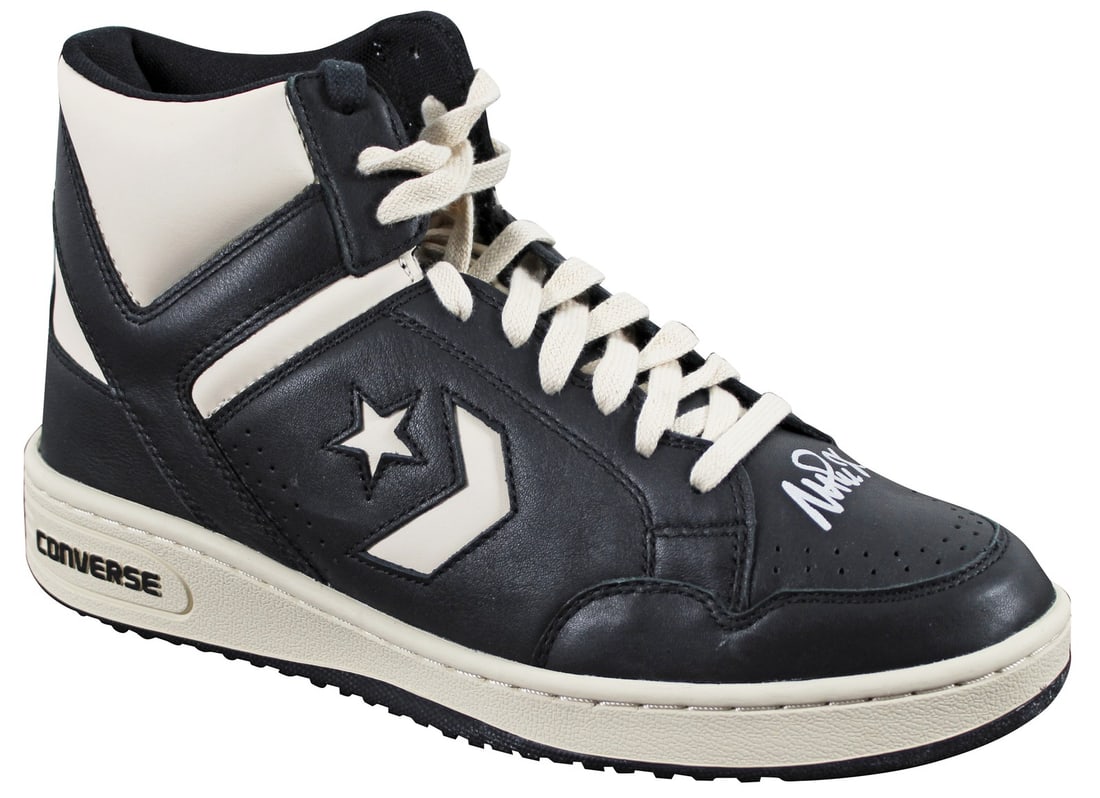 Magic Johnson autographed right Converse Weapon shoe Beckett Witnessed (1 of 8)