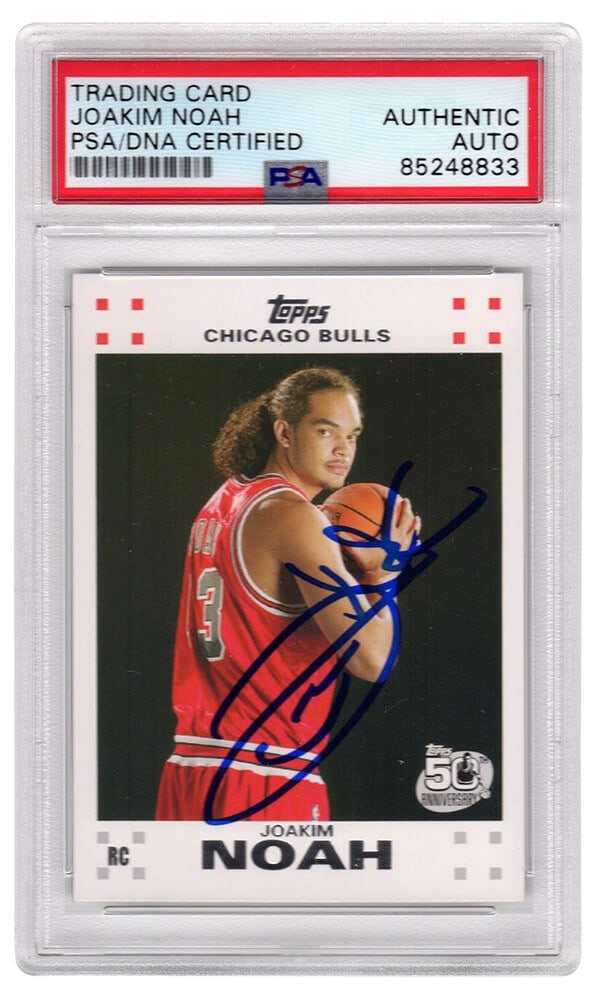 Joakim Noah Signed Bulls Topps Rookie Card #9 PSA Authenticated (1 of 2)