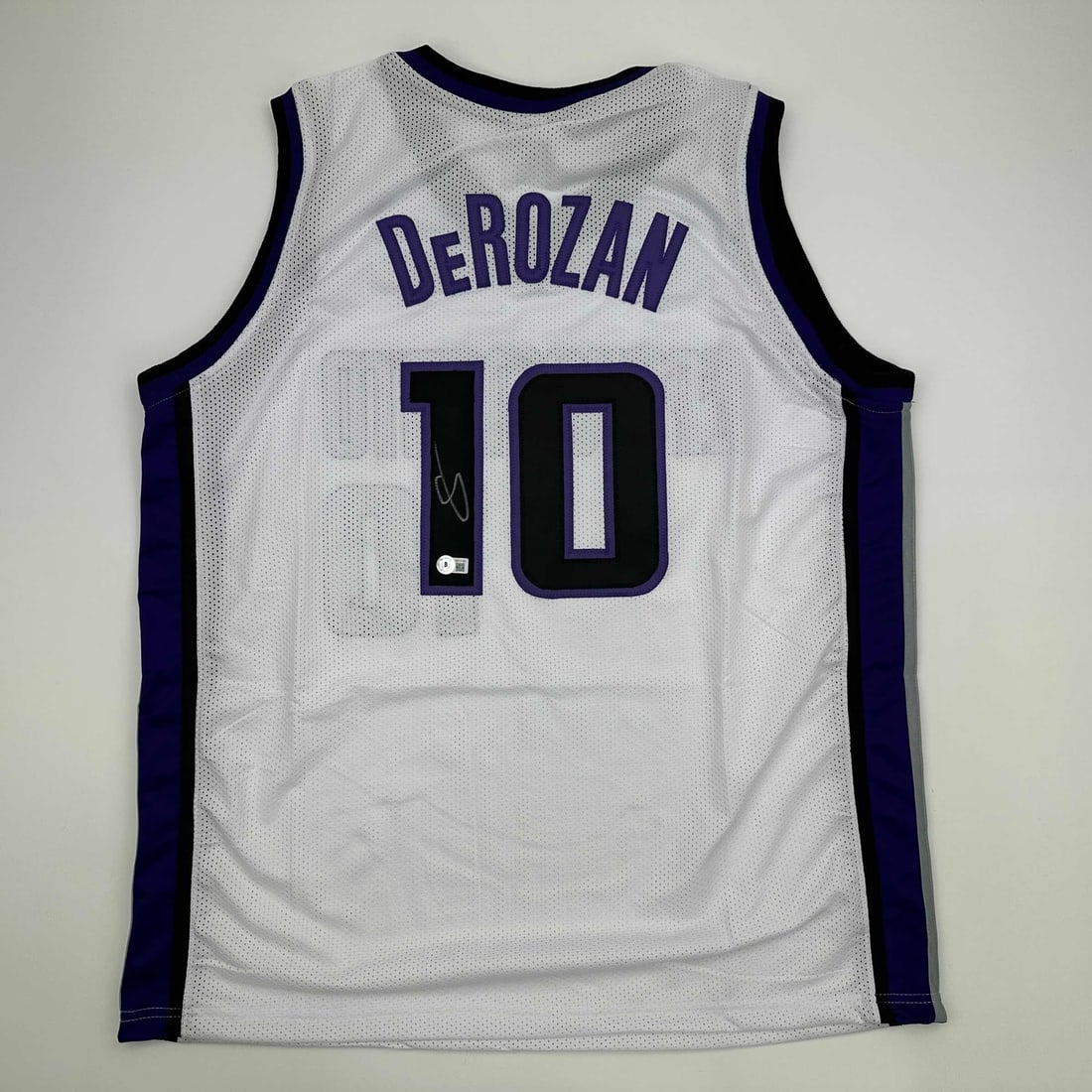 DeMar DeRozan Signed Sacramento Kings White Jersey JSA Authenticated: DeMar DeRozan Signed Sacramento Kings White Jersey JSA Authenticated Celebrate your fandom with this autographed DeMar DeRozan Sacramento Kings white jersey. This custom jersey features the name and n