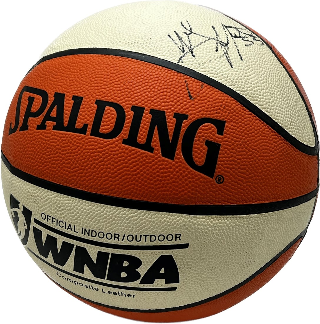 PSA DNA Signed Spalding WNBA Ball Yolanda Griffith Sacramento Monarchs: PSA DNA Signed Spalding WNBA Ball Yolanda Griffith Sacramento Monarchs This is an original Spalding WNBA basketball autographed by Yolanda Griffith, a prominent player for the Sacramento Monarchs. The