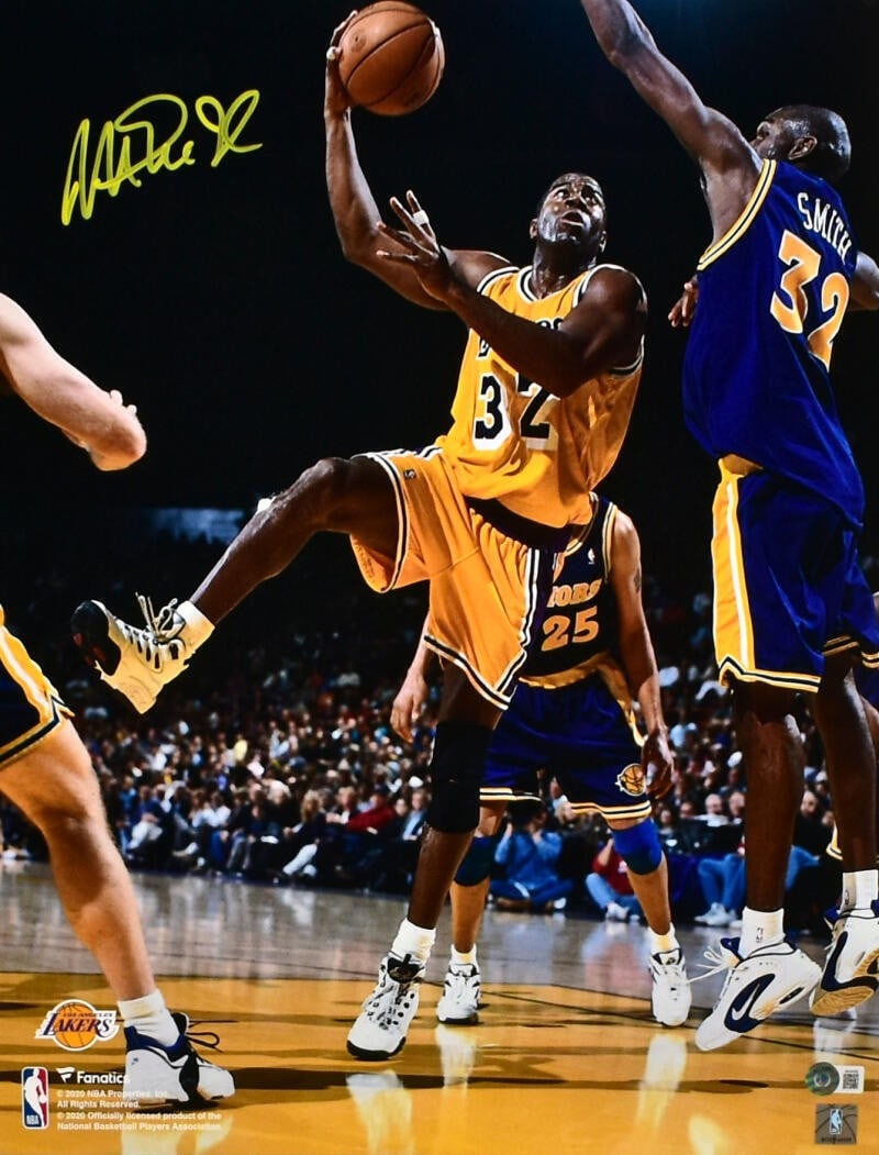 Magic Johnson Signed 16x20 Lakers Hook Shot Photo Beckett Authenticated (1 of 10)