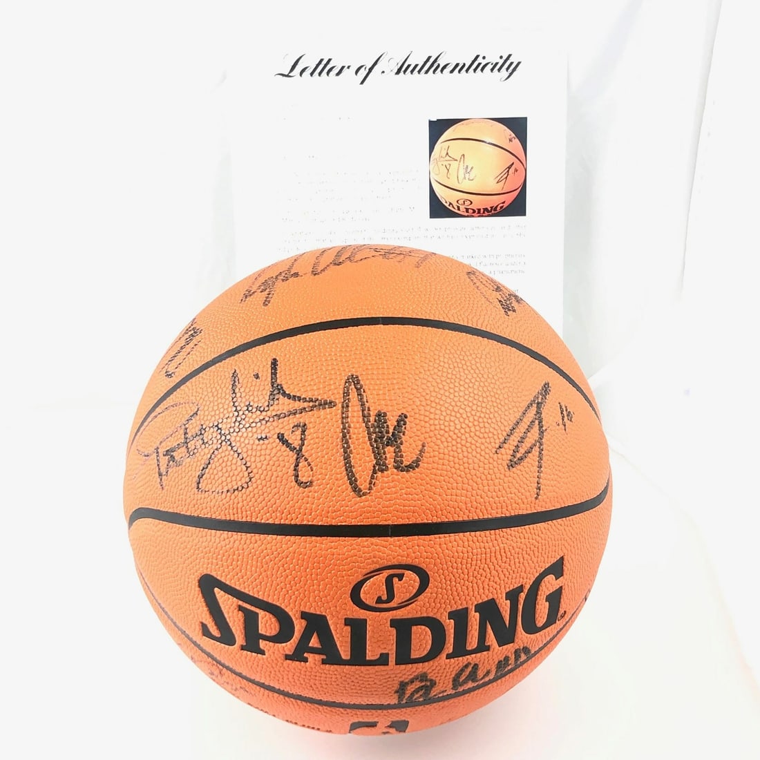 Spalding NBA Ball 2017-18 Spurs 11 Signatures PSA DNA LOA: Spalding NBA Ball 2017-18 Spurs 11 Signatures PSA DNA LOA This is an original Spalding basketball autographed by 11 members of the 2017-18 San Antonio Spurs team. The ball is accompanied by PSA/DNA au
