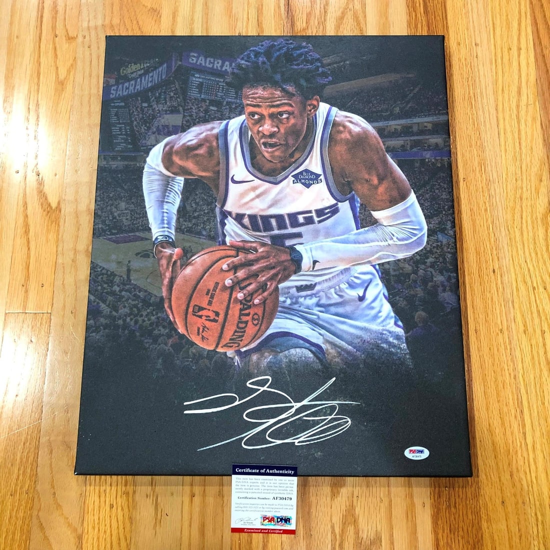 De'Aaron Fox Autographed 16x20 Canvas PSA/DNA Sacramento Kings: De'Aaron Fox Autographed 16x20 Canvas PSA/DNA Sacramento Kings This stunning 16x20 stretched canvas features a signed photograph of De'Aaron Fox, showcasing his dedication to the Sacramento Kings. The