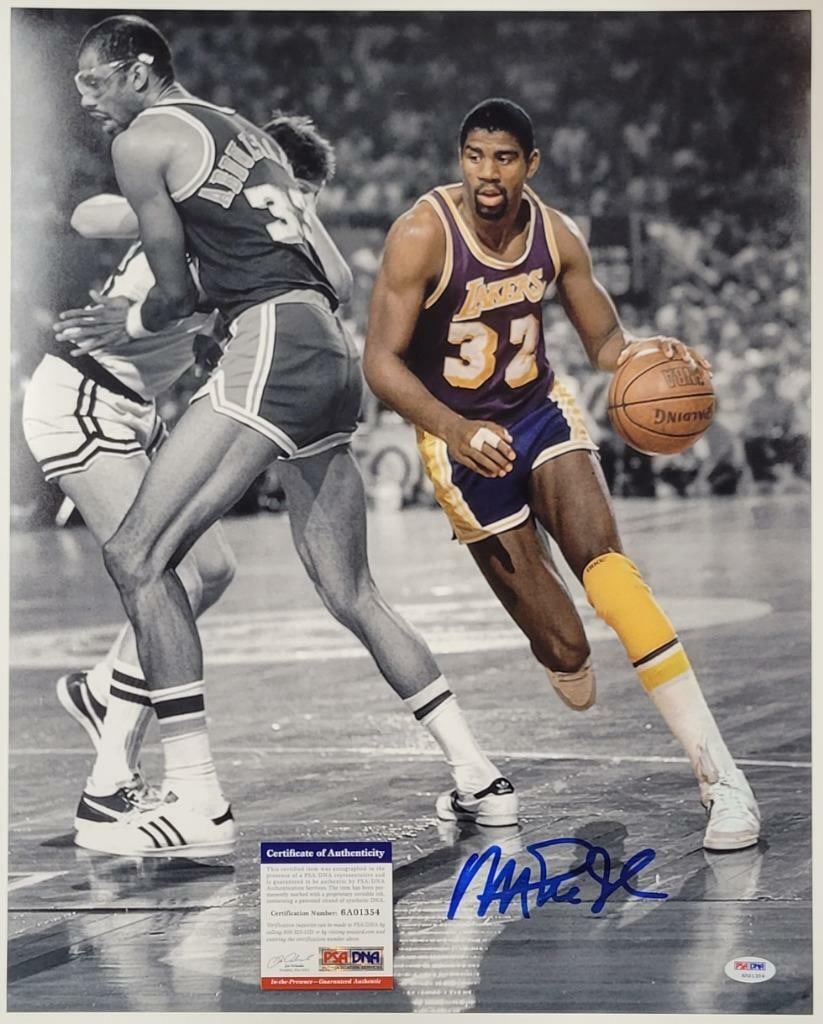 Magic Johnson Signed 16x20 Lakers Photo With PSA DNA Certificate (1 of 2)