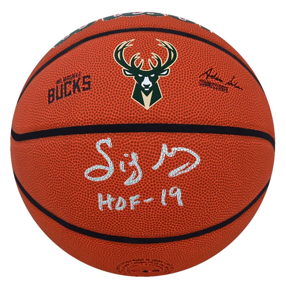 Sidney Moncrief Signed Milwaukee Bucks Wilson Basketball HOF 19 COA (1 of 1)