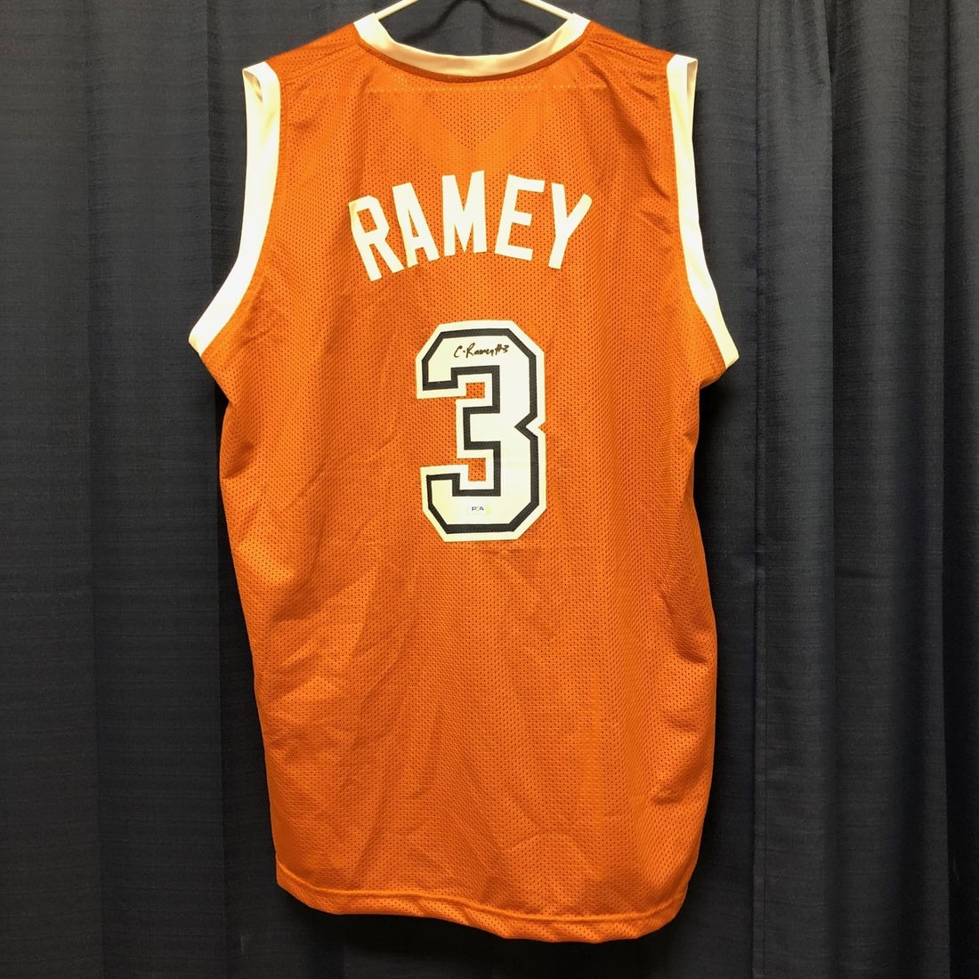 Courtney Ramey Autographed Jersey PSA/DNA Texas Longhorns Basketball: Courtney Ramey Autographed Jersey PSA/DNA Texas Longhorns Basketball This is a pre-owned basketball jersey signed by Courtney Ramey, who is known for his time with the Texas Longhorns. The authenticit