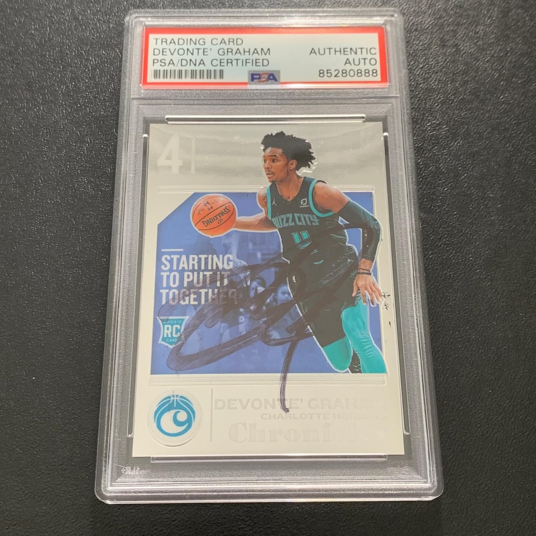 2018-19 Panini Chronicles #525 Devonte' Graham Signed Card PSA/DNA Certified (1 of 2)